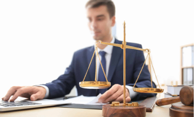 Wie ein Rechtsanwalt für Arbeitsrecht bei betriebsbedingter Kündigung helfen kann